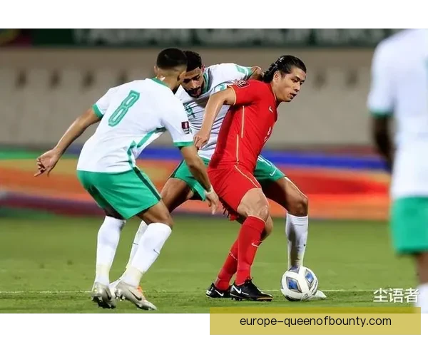 中国男足18强赛客战卡塔尔因天气影响调整训练计划全力备战重要比赛