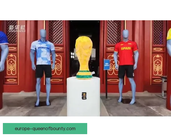 2026世界杯官方吉祥物现身东京街头引发球迷热烈追捧